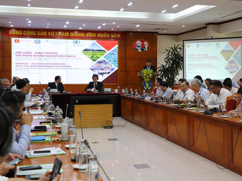 Hội thảo “Kinh nghiệm và giải pháp của Đan Mạch trong sản xuất nông nghiệp và thực phẩm bền vững”. (Ảnh: PV/Vietnam+)