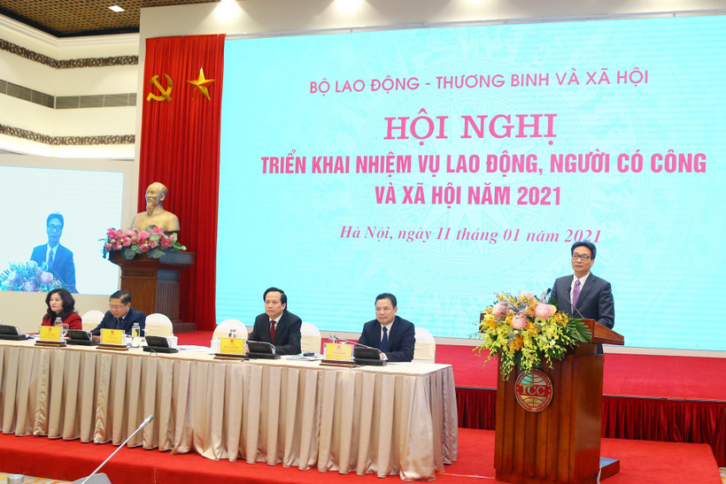 Hội nghị trực tuyến triển khai nhiệm vụ lao động, người có công và xã hội năm 2021. (Ảnh: PV/Vietnam+)