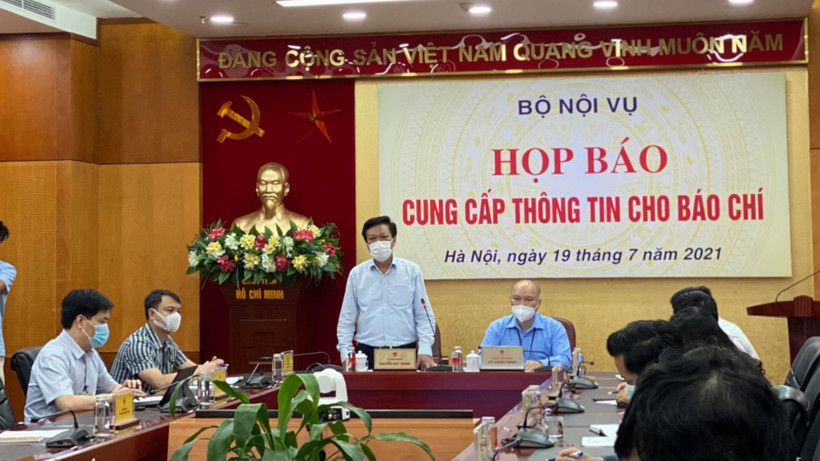 Thứ trưởng Bộ Nội vụ Nguyễn Duy Thăng cung cấp thông tin tại buổi họp báo. (Ảnh: PV/Vietnam+)