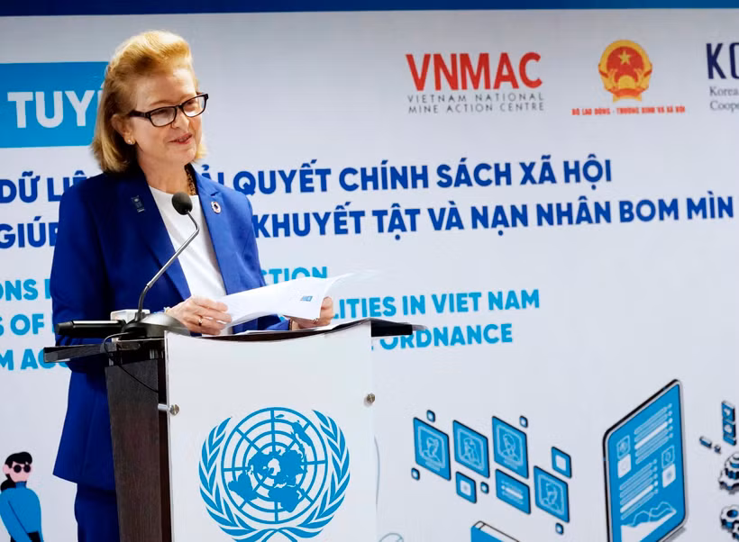 Bà Caitlin Wiesen, Trưởng đại diện thường trú của UNDP phát biểu tại lễ ra mắt. (Ảnh: PV/Vietnam+)