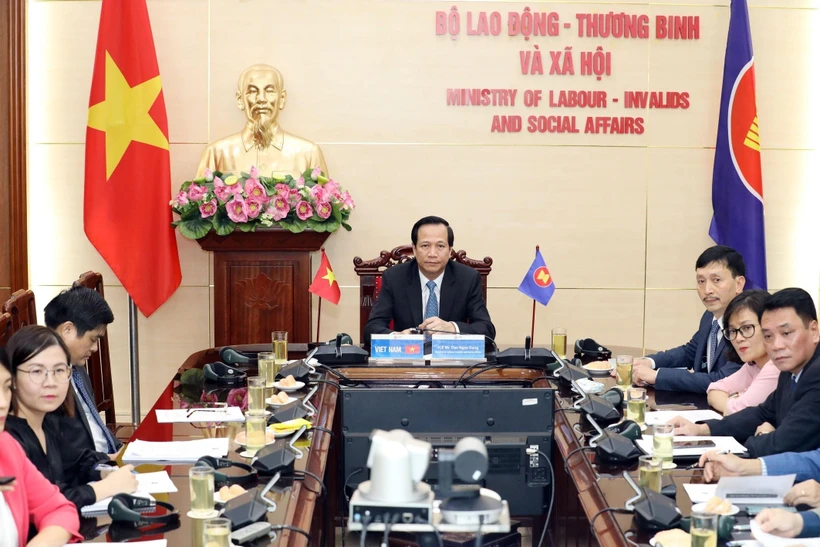 Các Bộ trưởng, trưởng đoàn các nước thành viên ASEAN và trưởng đoàn ba nước đối tác Trung Quốc, Hàn Quốc, Nhật Bản tham gia ALMM+3. (Ảnh: Anh Tuấn/TTXVN)