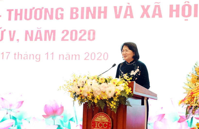 Phó Chủ tịch nước Đặng Thị Ngọc Thịnh đánh giá về kết quả thi đua yêu nước của Bộ Lao động-Thương binh và Xã hội. (Ảnh: Anh Tuấn/TTXVN)