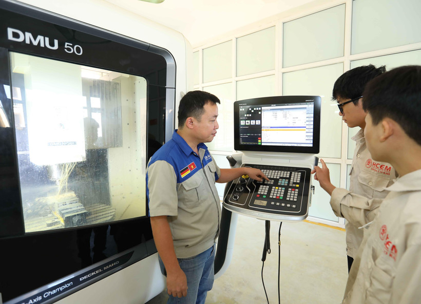 Tuyển sinh đối tượng học sinh tốt nghiệp trung học cơ sở vào học giáo dục nghề nghiệp trong mấy năm gần đây đã có xu hướng tăng mạnh hơn. (Ảnh: TTXVN)