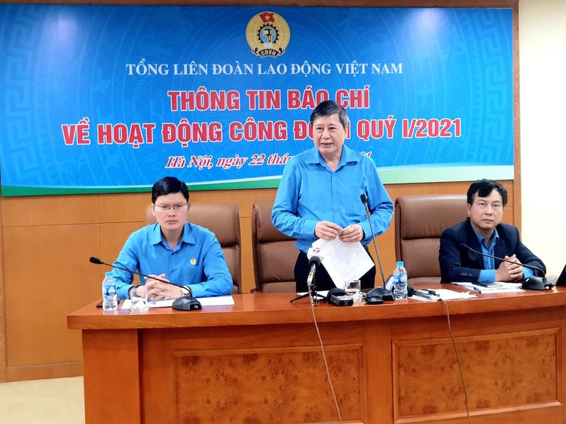 Lãnh đạo Tổng Liên đoàn Lao động Việt Nam thông tin về các sai phạm tại Đại học Tôn Đức Thắng. (Ảnh: PV/Vietnam+)