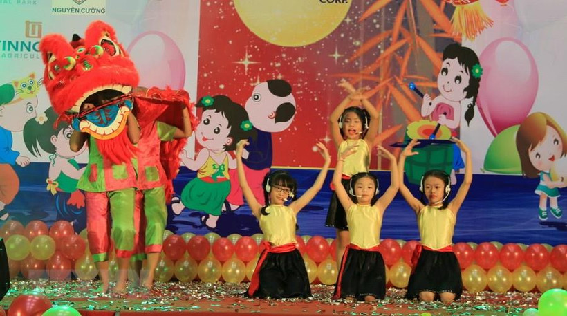 Trẻ khuyết tật, trẻ mồ côi ở Đồng Nai đón Tết Trung Thu. (Ảnh minh họa: TTXVN)