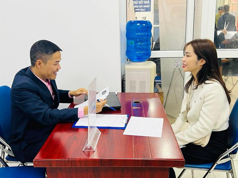 Phỏng vấn tuyển dụng lao động tại phiên giao dịch việc làm. (Ảnh: Hồng Kiều/Vietnam+)