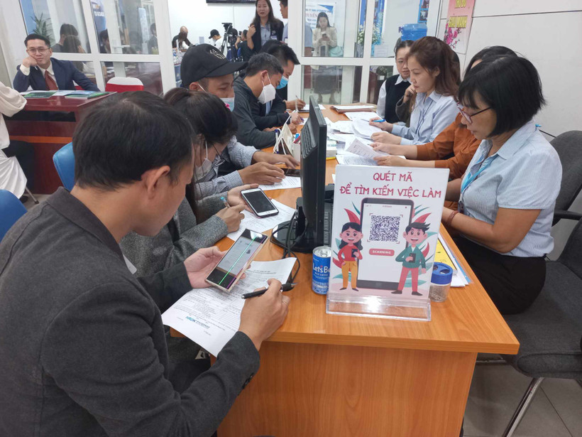 Nhiều cơ hội việc làm với thu nhập hấp dẫn trong hội chợ việc làm ngày 30/11. (Ảnh: PV/Vietnam+)