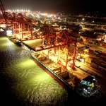 Cảng container hàng hoá ở Liên Vân Cảng, tỉnh Giang Tô, Trung Quốc ngày 31/12/2025. (Ảnh: THX/TTXVN)