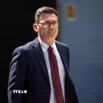 Ông Andy Burnham tới cuộc họp của Công đảng ở London, Anh ngày 17/7/2026. (Ảnh: THX/TTXVN phát)