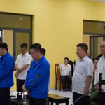 Các bị cáo tại phiên tòa. (Ảnh: TTXVN phát)