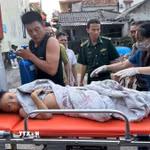 Cháu K. đã được sơ cứu kịp thời và chuyển lên cơ sở y tế tuyến trên để điều trị, theo dõi. (Ảnh: TTXVN phát)