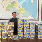 Đối tượng Phan Hữu Dương cùng tang vật. (Ảnh: TTXVN phát)