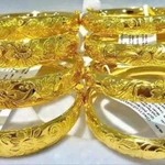 Vàng trang sức được bày bán tại một cửa hàng kinh doanh vàng. (Ảnh: Vietnam+)