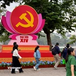 Không gian bên bờ Hồ Hoàn Kiếm, Hà Nội ngày 19/1/2026. (Ảnh: Thái Hà/Vietnam+)