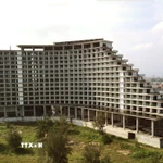 Dự án do Công ty cổ phần Du lịch Sài Gòn-Quảng Bình thuê đất thực hiện nhưng đến nay vẫn dang dở, nợ thuế hơn 41 tỷ đồng. (Ảnh: Nguyên Linh/TTXVN)