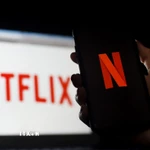 Biểu tượng Netflix trên màn hình điện thoại tại Arlington, Virginia, Mỹ. (Ảnh: AFP/TTXVN)