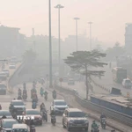 Các tuyến đường Hà Nội mờ mịt do ô nhiễm, sáng 2/1. (Ảnh: Hoàng Hiếu/TTXVN)