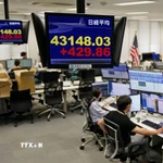 Bảng chỉ số chứng khoán tại Tokyo, Nhật Bản. (Ảnh: Kyodo/TTXVN)
