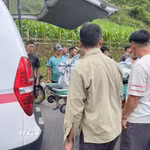 Nạn nhân được tìm thấy 300m cách chân đập bị cuốn trôi. (Ảnh: Nguyễn Oanh/TTXVN)