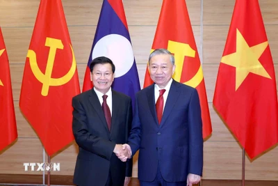 Tổng Bí thư Tô Lâm và Tổng Bí thư, Chủ tịch nước Lào Thongloun Sisoulith. (Ảnh: Phương Hoa/TTXVN)