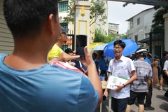Thi vào 10: Học sinh rạng rỡ sau buổi thi Toán - môn thi cuối hệ không chuyên