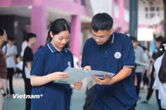 Hà Nội: Thí sinh thi vào 10 nhận phòng và làm thủ tục dự thi 