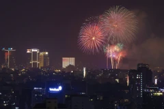 Rực rỡ bầu trời Hà Nội đêm giao thừa đón năm mới 2026
