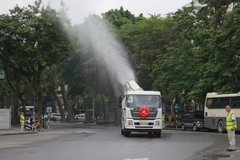 Hà Nội: Vận hành 100 thiết bị, xe vệ sinh môi trường hiện đại ở 4 quận nội đô