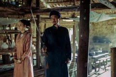 Hai nhân vật trung tâm là Hai Mẫn (trái, Đinh Ngọc Diệp thủ vai) và Thám tử Kiên (Quốc Huy). (Ảnh: Nhà phát hành)
