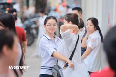 Kỳ thi vào 10: Thí sinh bắt đầu làm bài thi đầu tiên, môn Ngữ văn