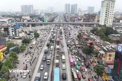 Người dân ùn ùn rời Thủ đô, về quê ăn Tết Bính Ngọ