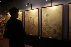 Ấn tượng triển lãm loạt tranh Phật đẹp mắt từ vàng 9999