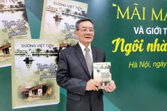 Ông Dương Việt Tiến - con trai ông Dương Quang Trị và tác giả cuốn bút ký về hành trình của gia đình trong dòng lịch sử đất nước. (Ảnh: Minh Anh/Vietnam+)