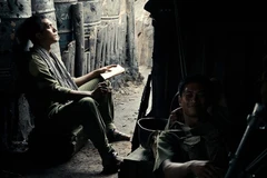 Những khung hình đầy cảm xúc trong bộ phim “Mưa đỏ.”