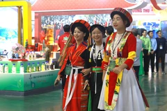 Trong các nhiệm vụ cụ thể của ngành Văn hóa có việc tổ chức và duy trì các lễ hội dân gian, tôn vinh các giá trị văn hóa đặc sắc của từng vùng miền, giúp cộng đồng hiểu và yêu quý di sản văn hóa của mình. (Ảnh: Minh Anh/Vietnam+)