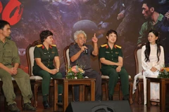 “Mưa đỏ”: Nhà văn Chu Lai phá lệ, đạo diễn Thái Huyền khóc khi đọc kịch bản