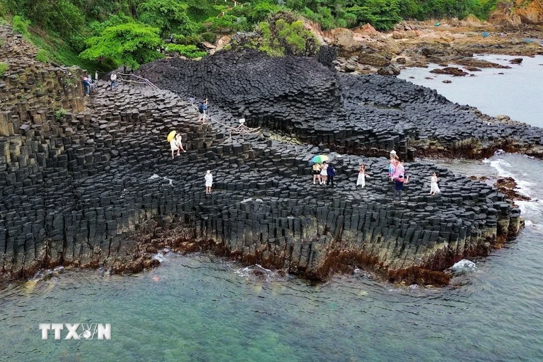 Chiêm ngưỡng vẻ độc đáo của Ghềnh Đá Đĩa tại Công viên địa chất toàn cầu Phú Yên