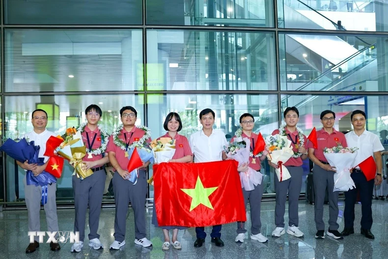 Đội tuyển Việt Nam đã xuất sắc giành 4 Huy chương vàng, trong đó có 2 huy chương vàng nằm trong top 10. (Ảnh: Thanh Tùng/TTXVN)