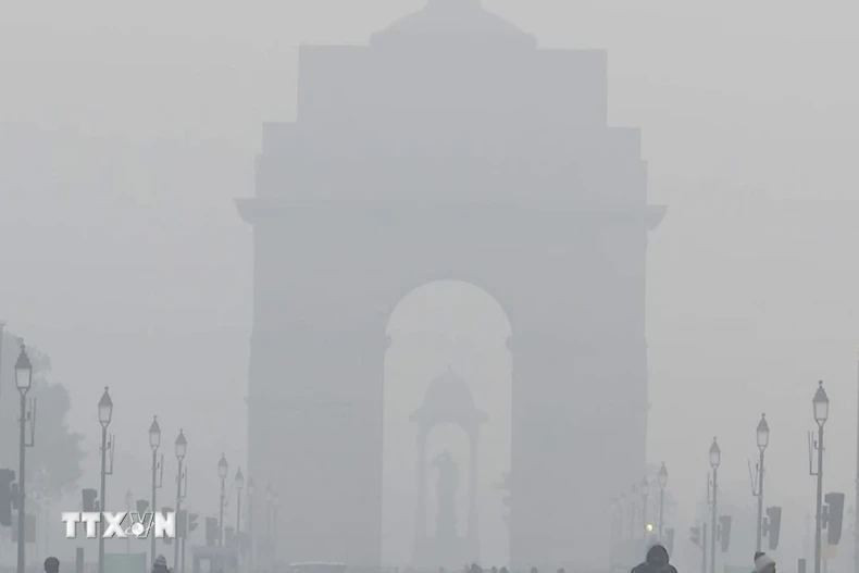 Không khí ô nhiễm nghiêm trọng tại New Delhi, Ấn Độ ngày 17/12/2025. (Ảnh: ANI/TTXVN) 