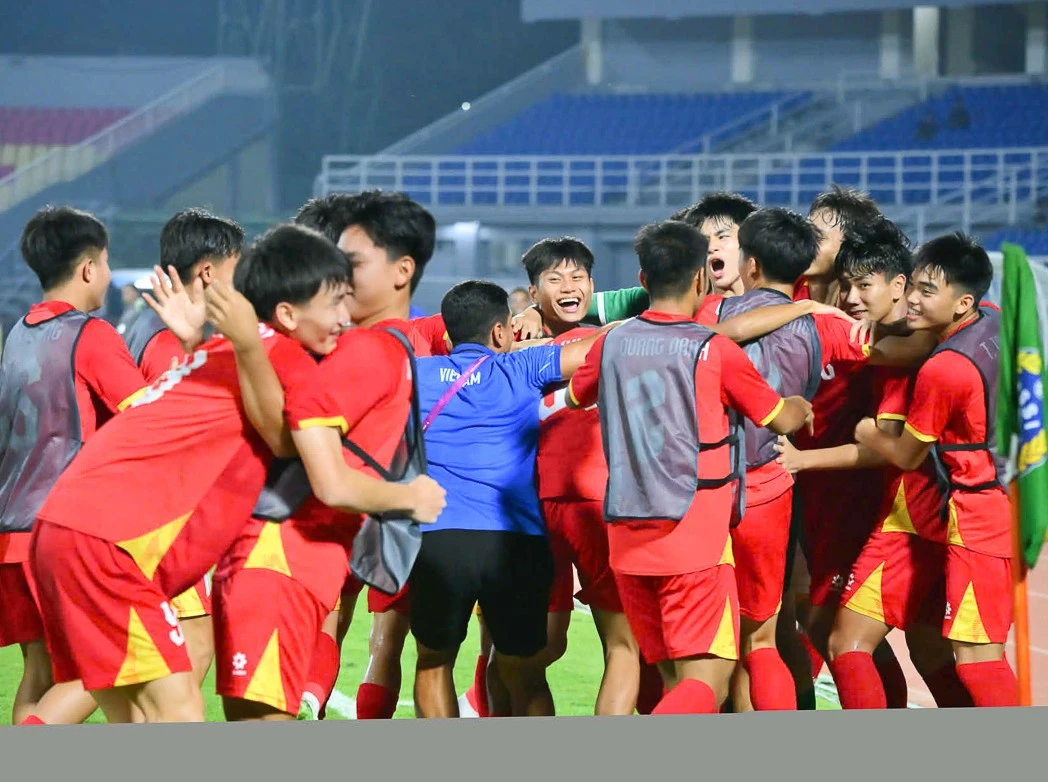 U17 Việt Nam ngược dòng thắng Australia, tiến vào chung kết Đông Nam Á