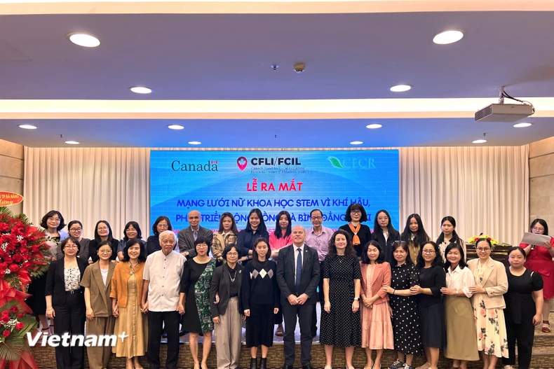 Ra mắt Mạng lưới Nữ Khoa học trong các lĩnh vực khoa học, công nghệ, kỹ thuật và toán học (STEM) vì Khí hậu, Phát triển Cộng đồng và Bình đẳng Giới (ViWISTEM4C). (Ảnh: Thanh Phong/Vietnam+)