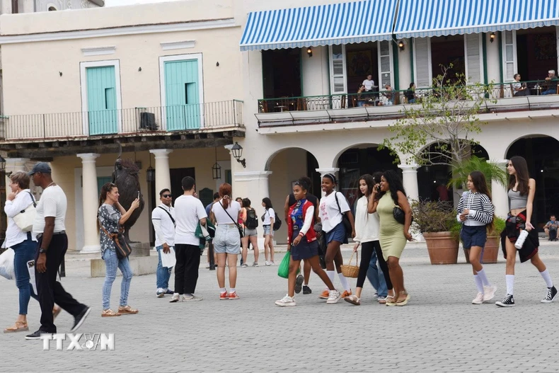 Du khách quốc tế tại La Habana (Cuba). (Ảnh: Việt Hùng/TTXVN)