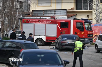 Hiện trường vụ hỏa hoạn tại hộp đêm ở Kocani, Bắc Macedonia, ngày 16/3/2025. (Ảnh: AP/TTXVN)