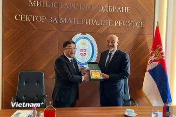 Thượng tướng Phạm Hoài Nam tại buổi hội kiến với Ngài Nenad Miloradovic, Thứ trưởng Bộ Quốc phòng Serbia. (Nguồn: Vietnam+)