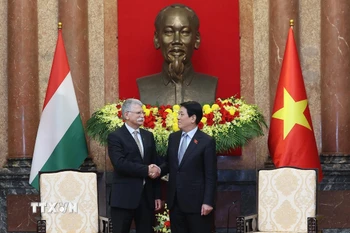 Chủ tịch nước Lương Cường tiếp Chủ tịch Quốc hội Hungary Kover Laszlo. (Ảnh: Lâm Khánh/TTXVN)
