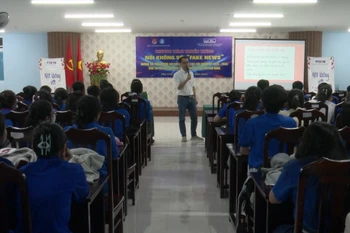 TTXVN lan tỏa tình yêu đọc sách và kiến thức phòng chống tin giả tại Phú Yên