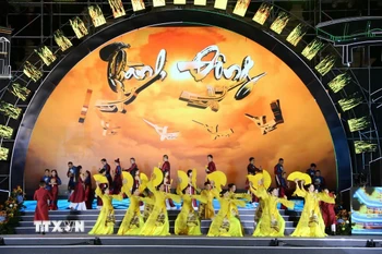 Toàn cảnh Chương trình nghệ thuật “Rạng rỡ Hải Phòng”. (Ảnh: Hoàng Ngọc/TTXVN)