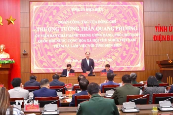 Thượng tướng Trần Quang Phương, Ủy viên Trung ương Đảng, Phó Chủ tịch Quốc hội phát biểu tại buổi làm việc. (Ảnh: TTXVN phát)