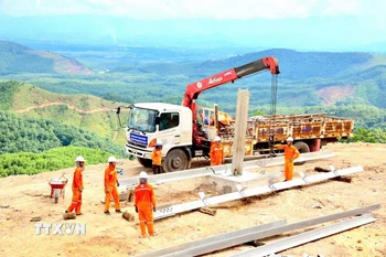 Đảng bộ Công ty Điện lực Đắk Nông nỗ lực vượt mọi khó khăn hoàn thành các chỉ tiêu Đại hội Đảng bộ nhiệm kỳ 2020-2025. (Ảnh: Tâm An/TTXVN)