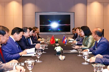 Chủ tịch Quốc hội Trần Thanh Mẫn gặp Chủ tịch Quốc hội Campuchia Samdech Maha Rathsaphethika Thipadei Khuon Sudary. (Ảnh: Doãn Tấn/TTXVN)